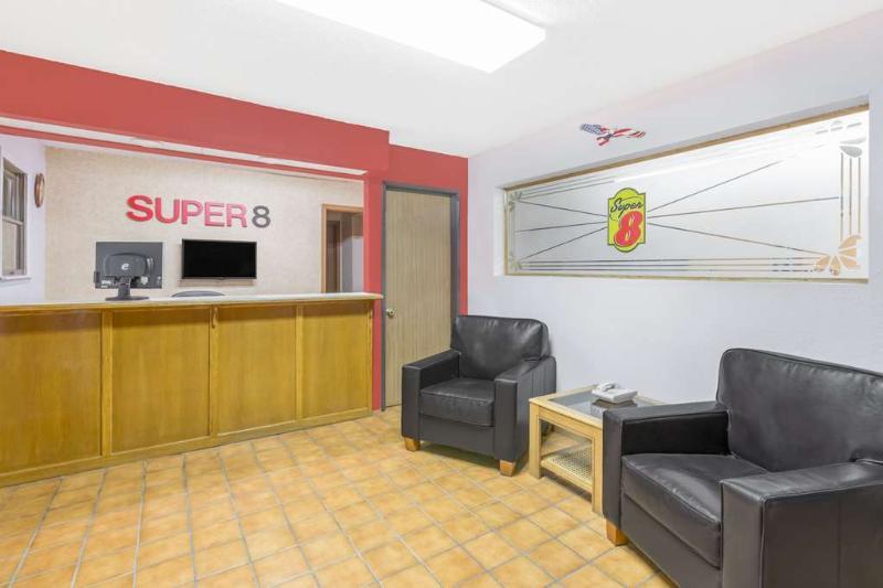 Super 8 By Wyndham Butler Hotel ภายนอก รูปภาพ