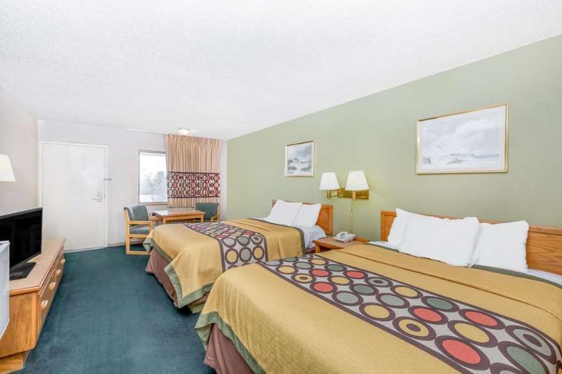 Super 8 By Wyndham Butler Hotel ภายนอก รูปภาพ